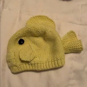 Adorable yellow fish hat 0-6 months!